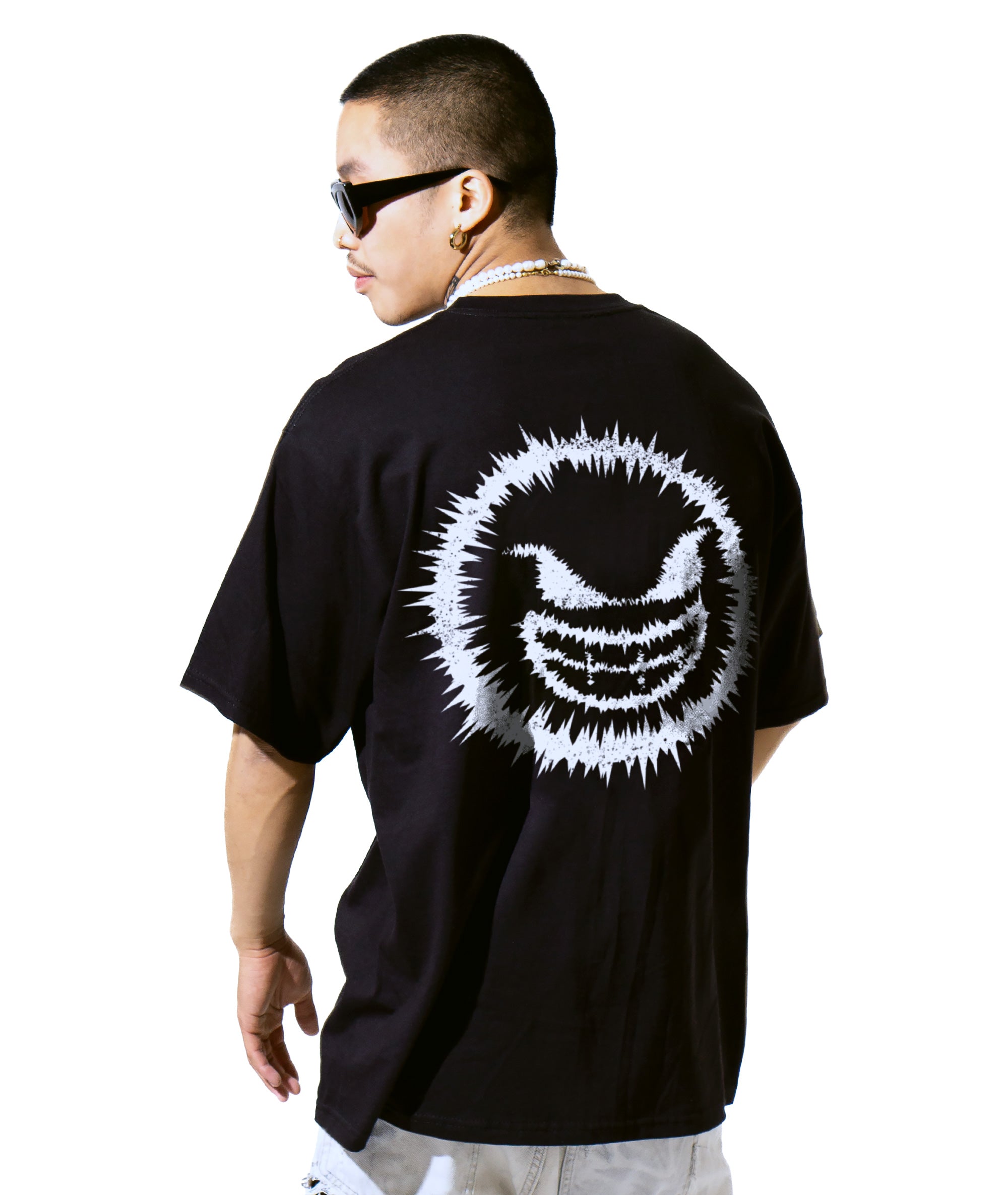 Bollmann_distorted_t-shirt_R+