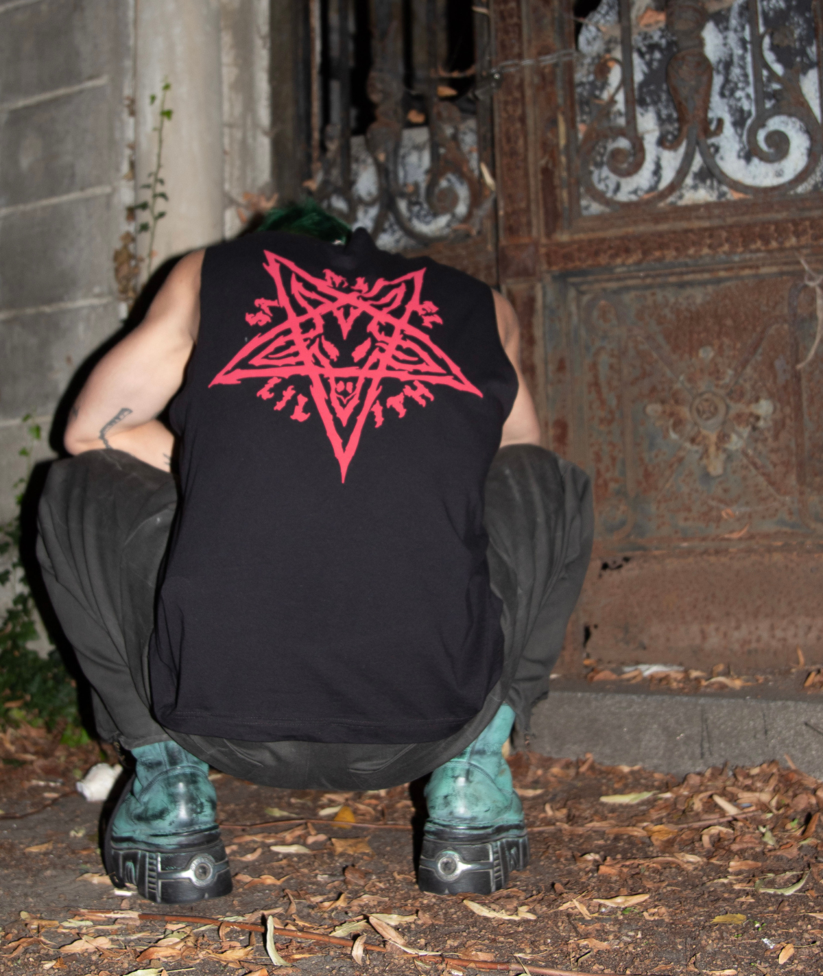 red pentagram tank top styled with new rocks | RAVEMORE BERLIN